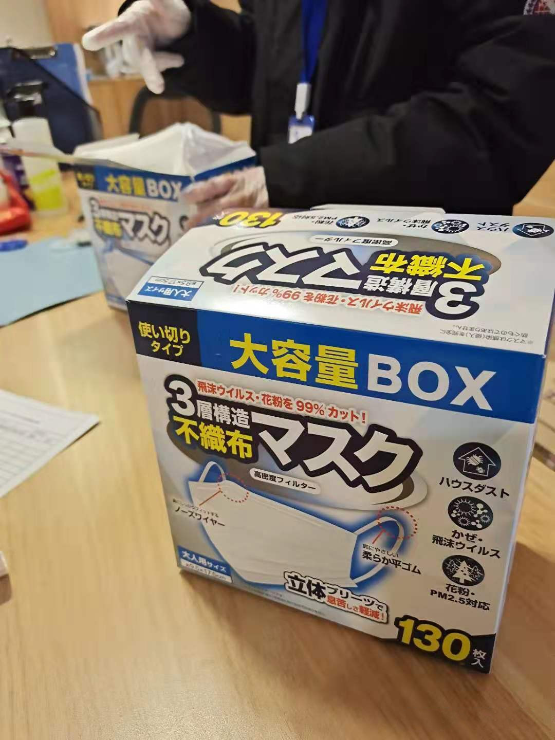 來自國際友人的“罩”顧，讓我們共同戰“疫”！武漢加油！！